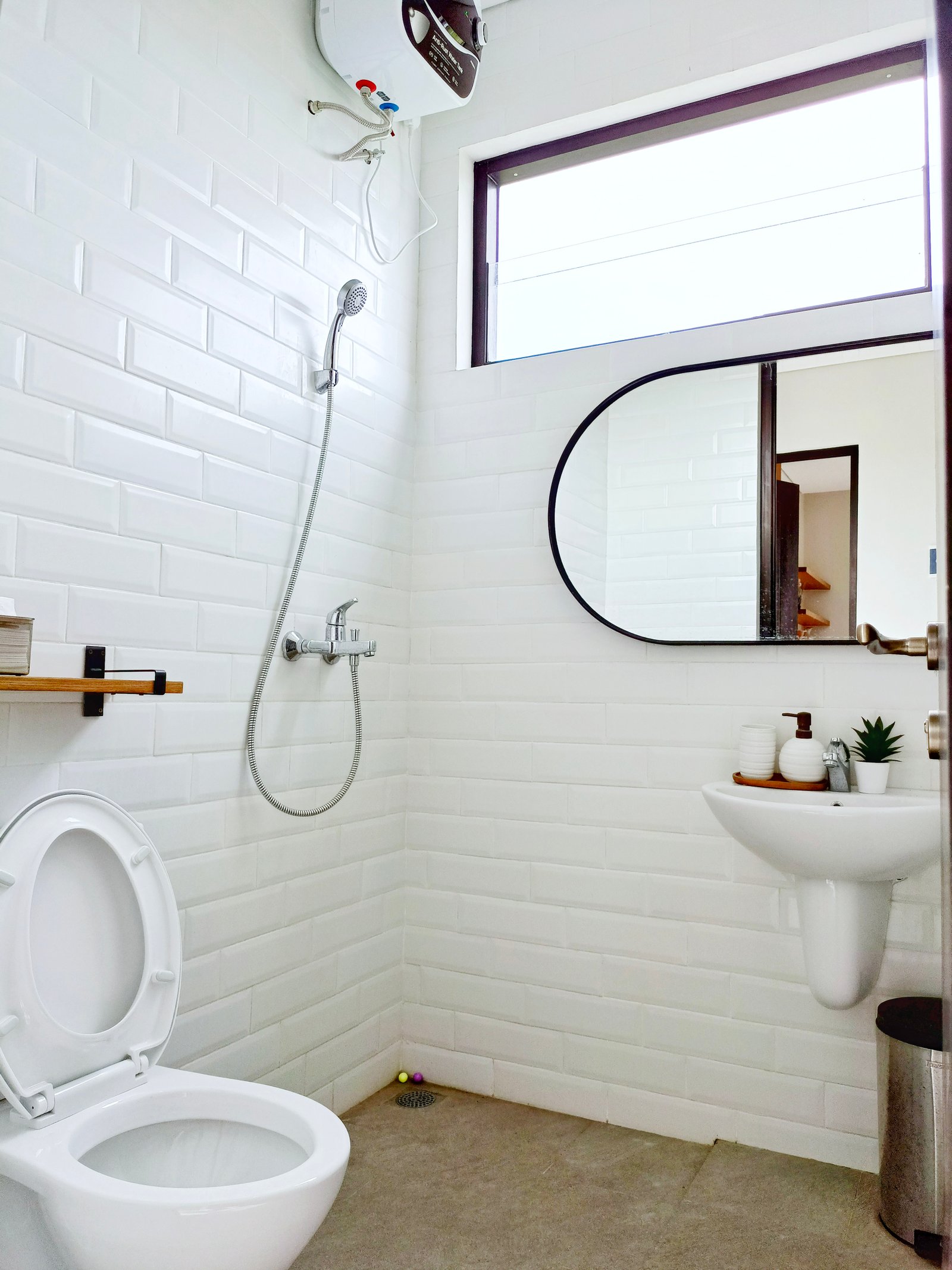 Kamar mandi modern villa PROVA